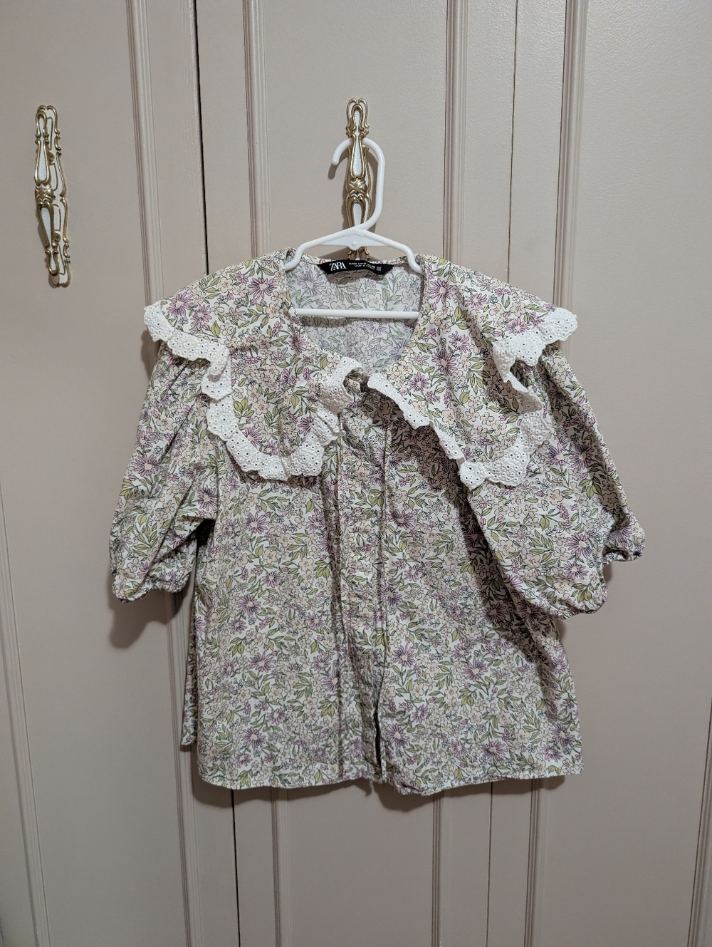 Floral Lace-Trimmed Blouse - Picture 2 of 3